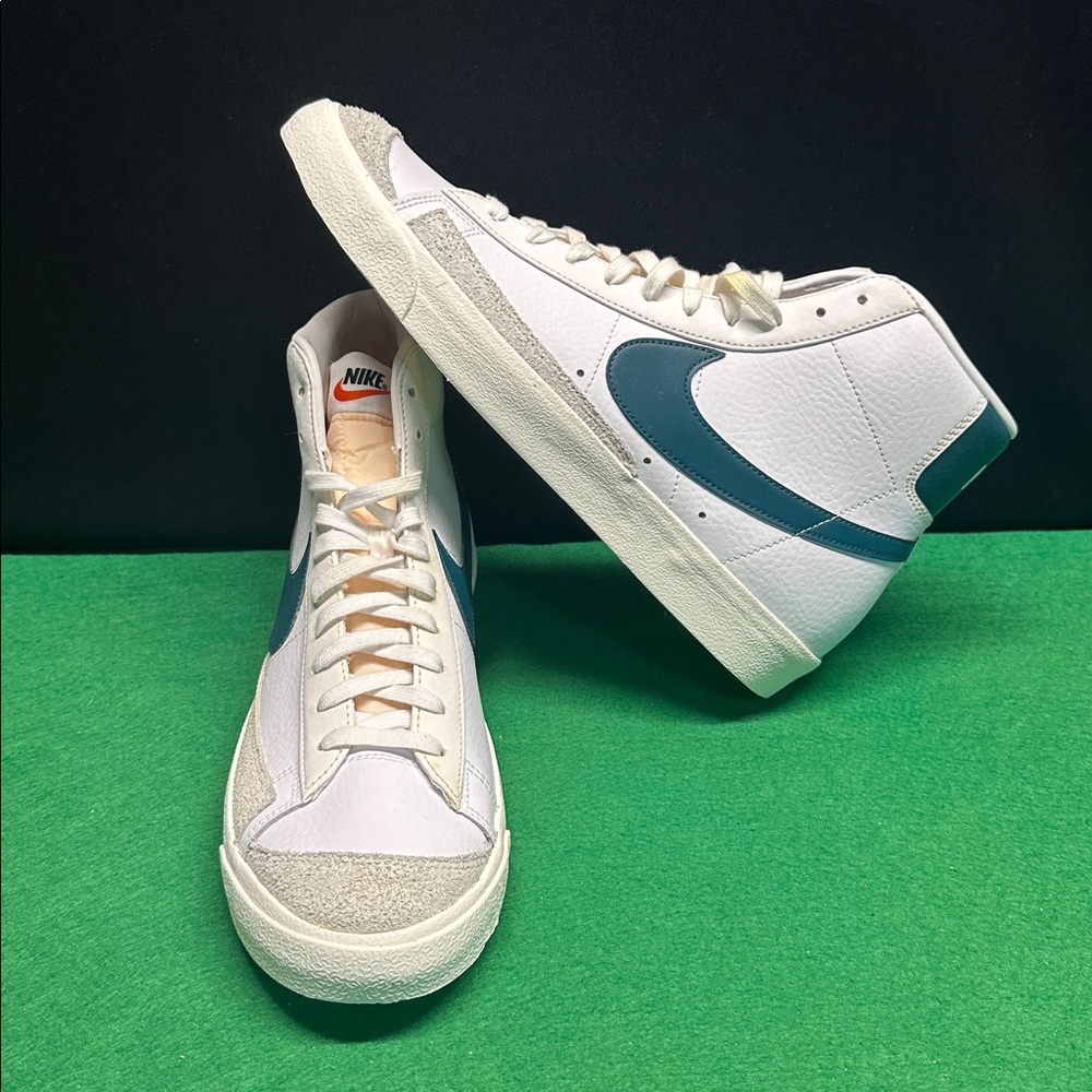 NEW Nike Blazer Mid VNTG. Mens size 13. Very minor defect read description